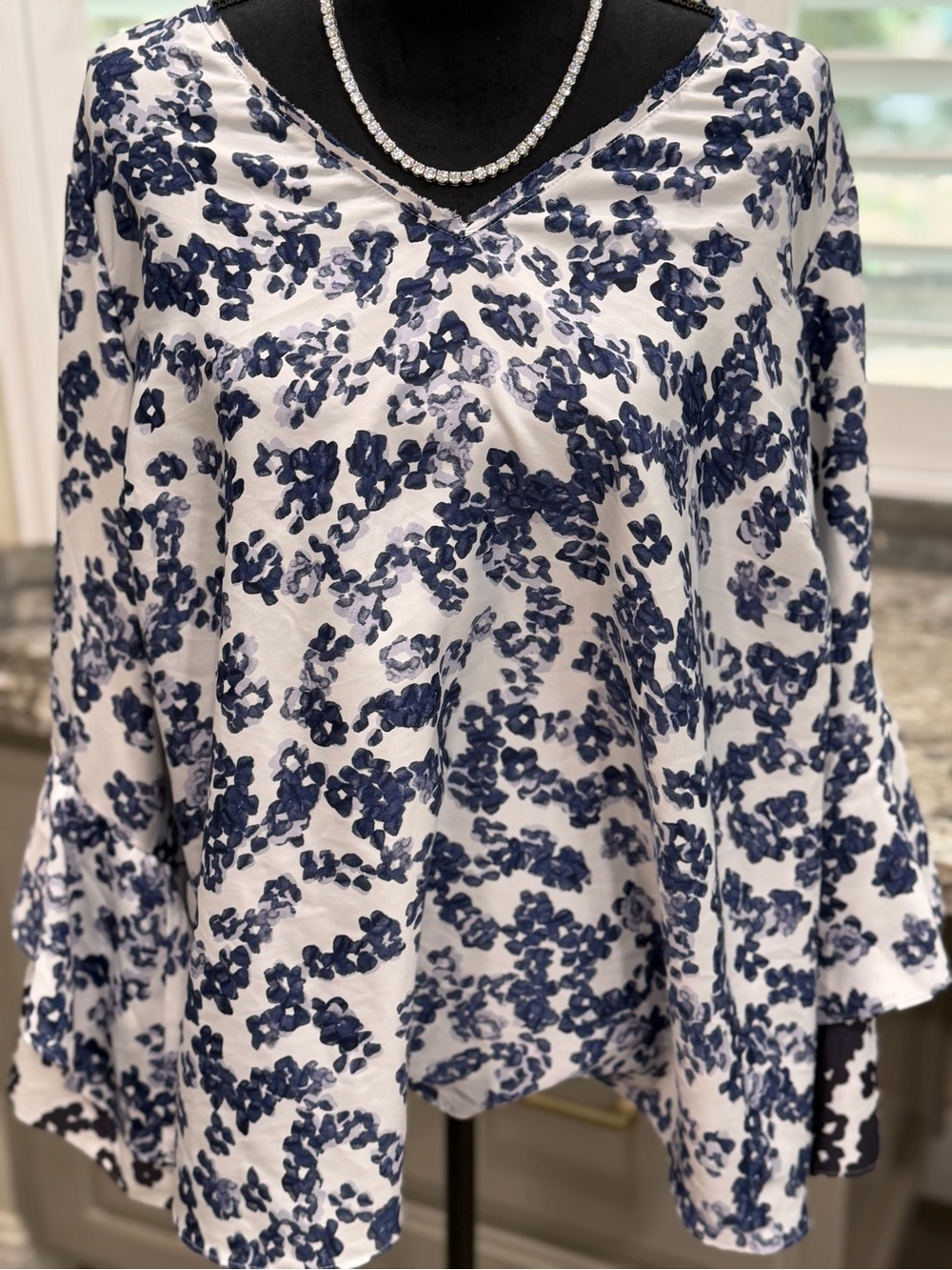 RACHEL Rachel Roy White & Navy Floral V-Neck Tunic